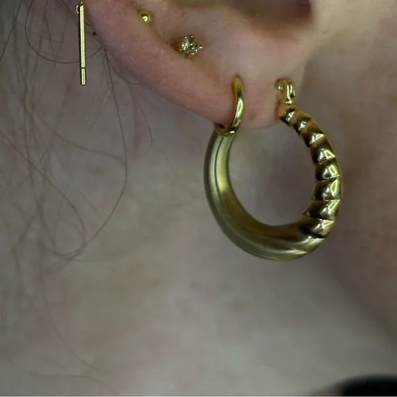 14k Gold Satin/Polished Hoop Earrings - Picture 2 of 2